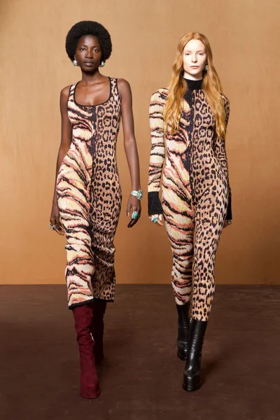 Look 32